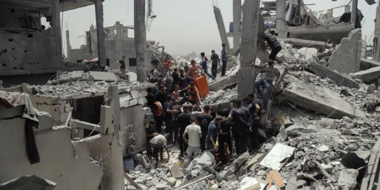 Israel pushes deeper into Gaza as Netanyahu warns of losing allies over looming famine. Here’s what we know