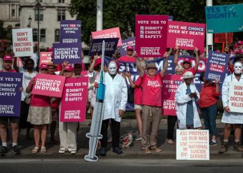 Britain’s lawmakers vote to allow assisted dying, after fraught national debate